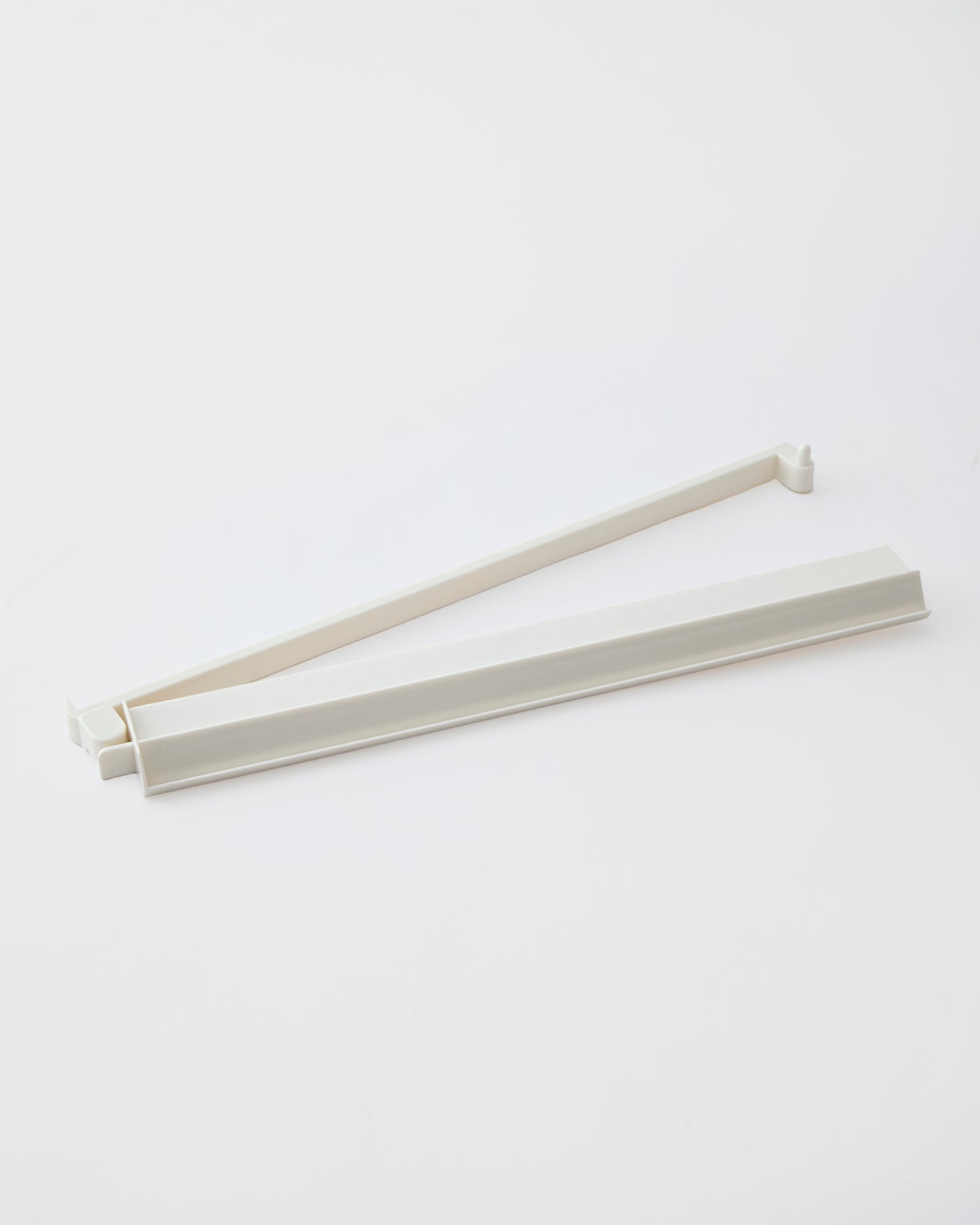 White Acrylic Rack & Pusher Set